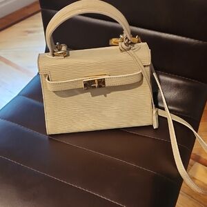Chic Beige Mini Bag with Design and Versatile Style